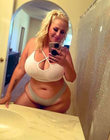 Mistress Delicious topless onlyfans