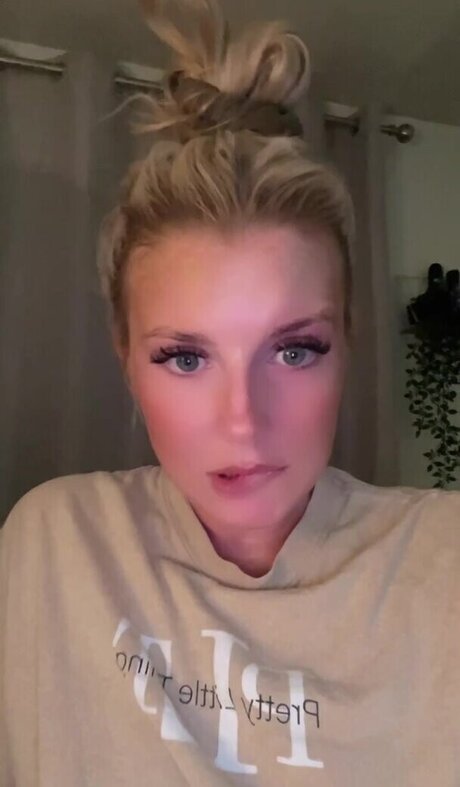 Emily Walters onlyfans nude photos