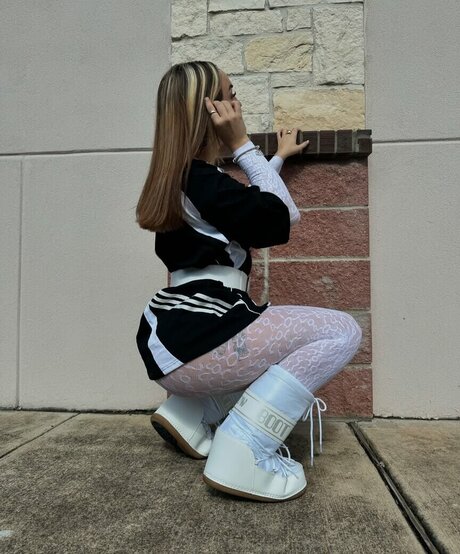 des suzanne naked on onlyfans