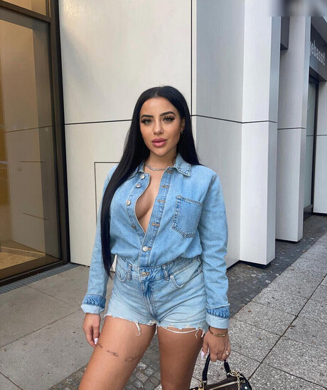 Leyla Lahouar feet onlyfans