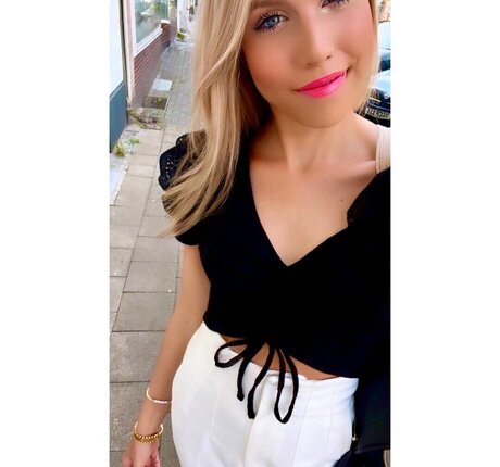 Lea sunshineee ms_ onlyfans photo