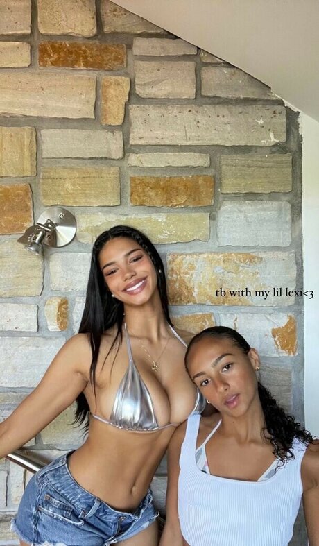 Kiana Dufour nude onlyfans leak