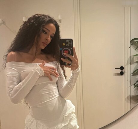 Eleni Foureira onlyfans nude pictures