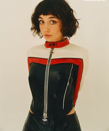 Sydney Chandler onlyfans pics