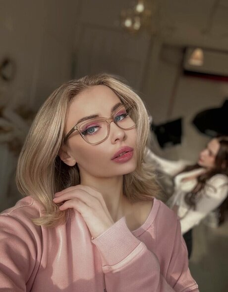 GloriaMatvien only fans nude