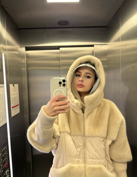 GloriaMatvien onlyfans leak ass