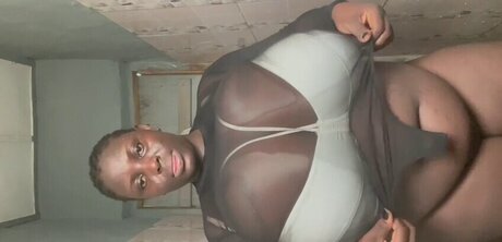 Busty Vivian onlyfans leaks.