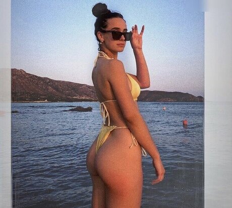 Dina Ratner naked only fans