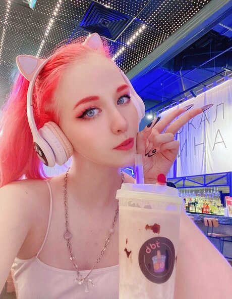 amateur blonde onlyfans sexy exposure