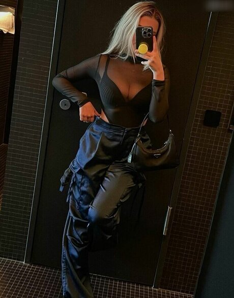 Kati Ktr onlyfans striptease