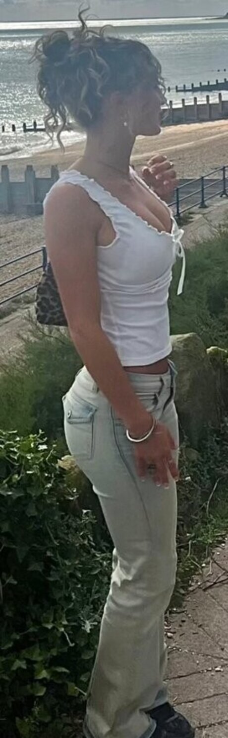 Millie Smith onlyfans model photo