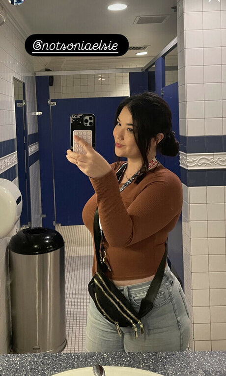 Sonia Elsie ASMR strip onlyfans