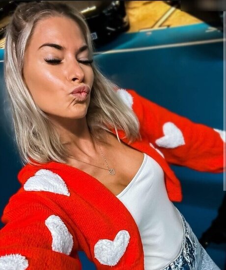 Isi Gl ck topless onlyfans