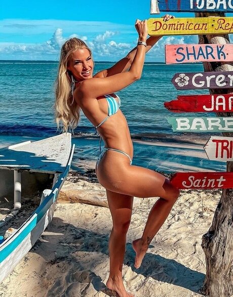 Isi Gl ck onlyfans leaked.