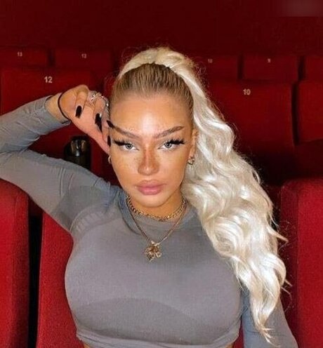 Elaine Victoria porn onlyfans