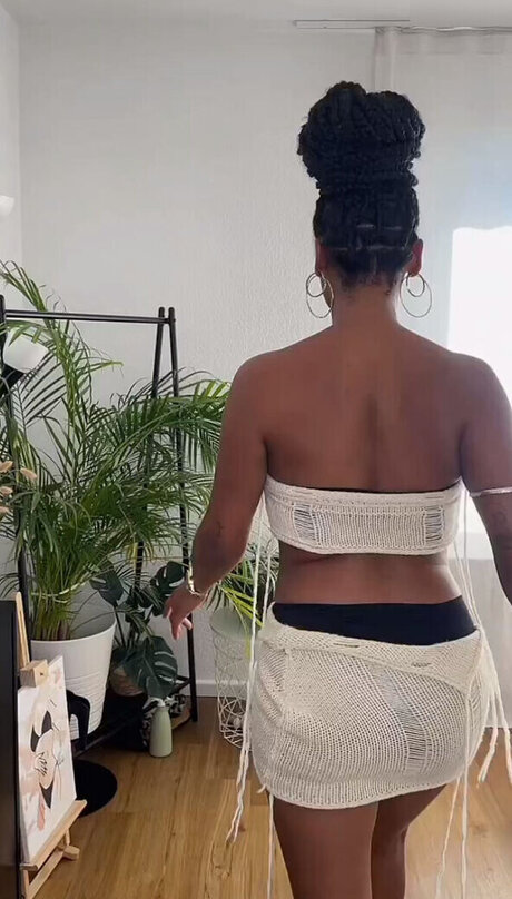 Shaggy Baggy  artwork