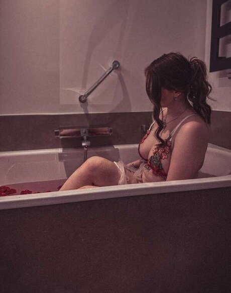 Feneliactx onlyfans images