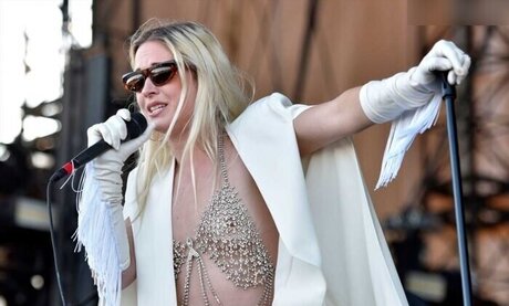 influencer onlyfans sexy nude frame