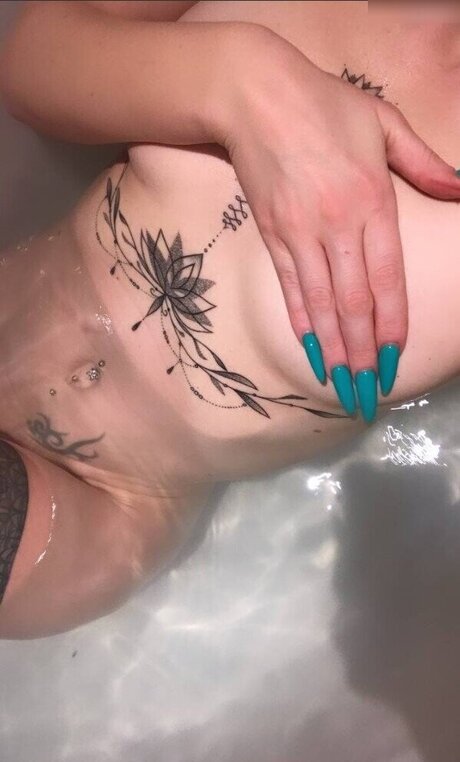 Nicole Anna strip onlyfans