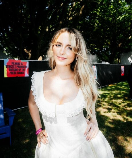 Mckenna Grace onlyfans nude leak