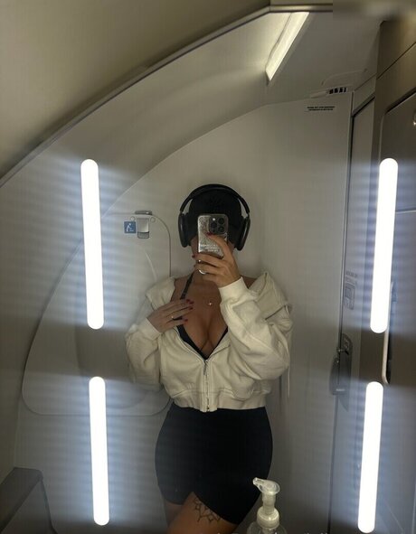 Julia R mmelt onlyfans model photo