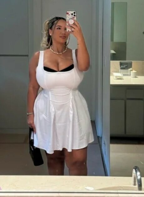 Katelyn Sade onlyfans fotos