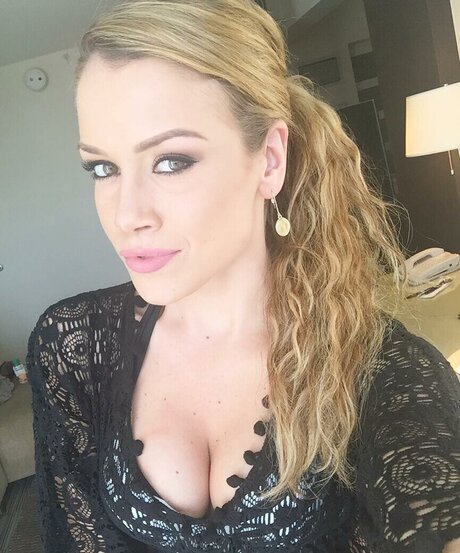 Teresa Scanlan sexy onlyfans