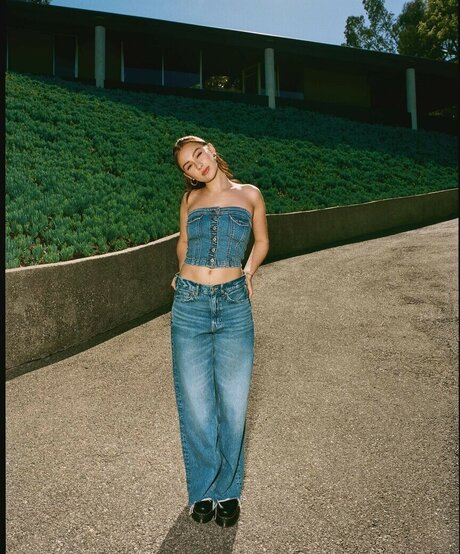 Lola Tung onlyfans nudes