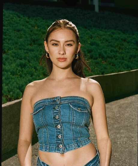 Lola Tung porn onlyfans