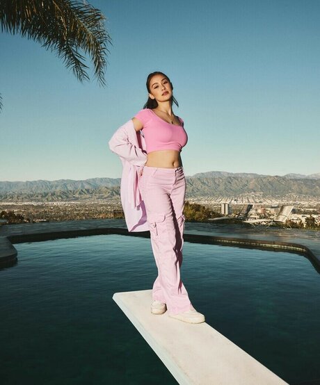 Lola Tung onlyfans keak