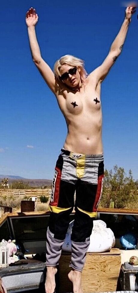 Emily Armstrong onlyfans porn leaked