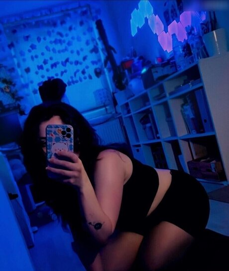 Lena Vanille is on onlyfans