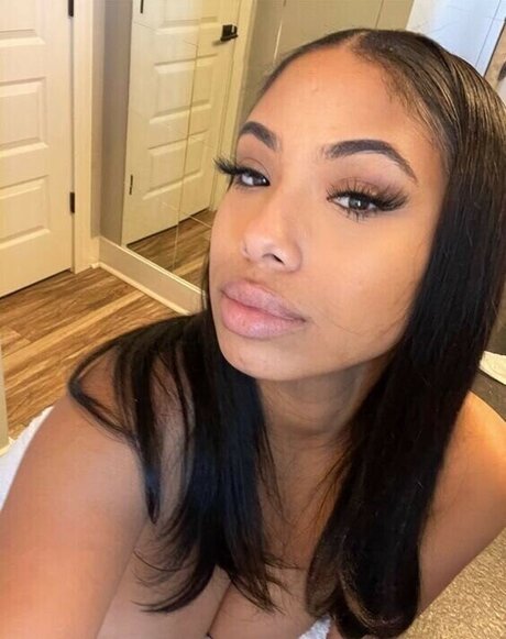 ayisha mia onlyfans model