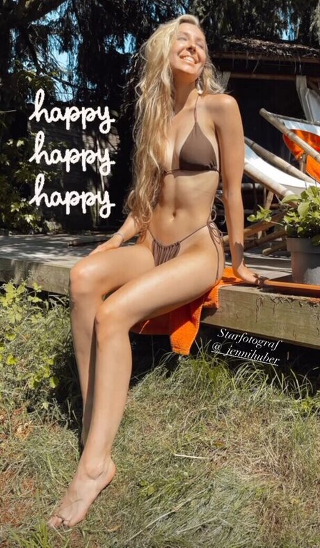 strip nude onlyfans top capture