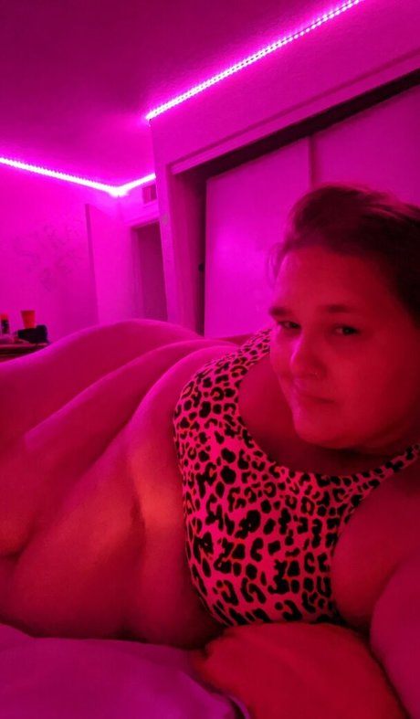 strawberry cakes only fans content