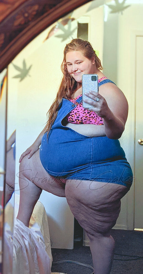 strawberry cakes onlyfans porno