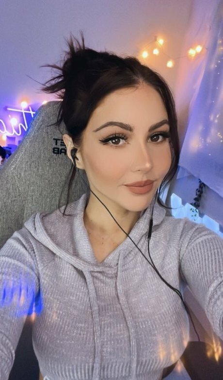 Aliythia onlyfans free content