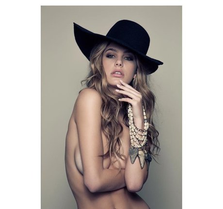 Camila Morrone new onlyfans leaks