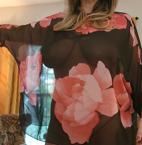 Susan 36DDD VIP onlyfans images