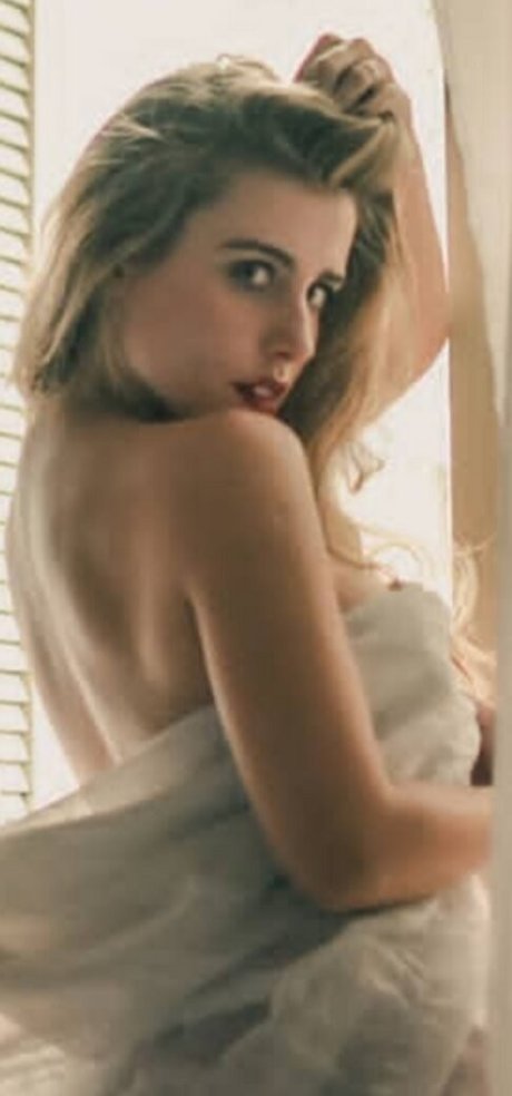 lauratavora only fans pictures