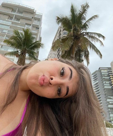 Rere Schneider nude leak onlyfans