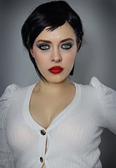 Kirsten Ria onlyfans striptease