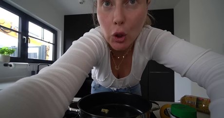 blowjob deepthroat onlyfans art porn portrayal