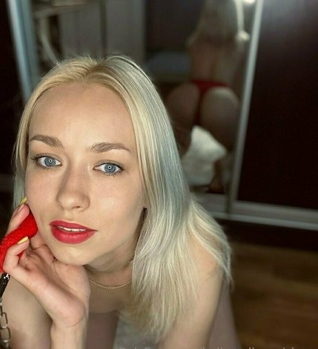 hollymollynextdoor onlyfans nude leaks