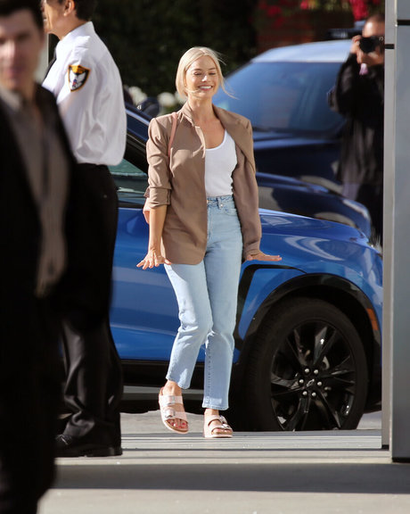 Margot Robbie naked onlyfans leak