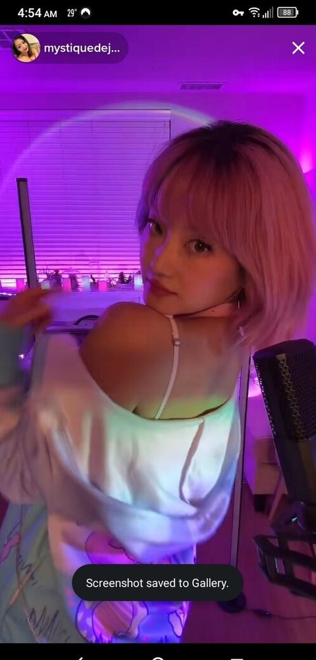 Mystiquede onlyfans model images