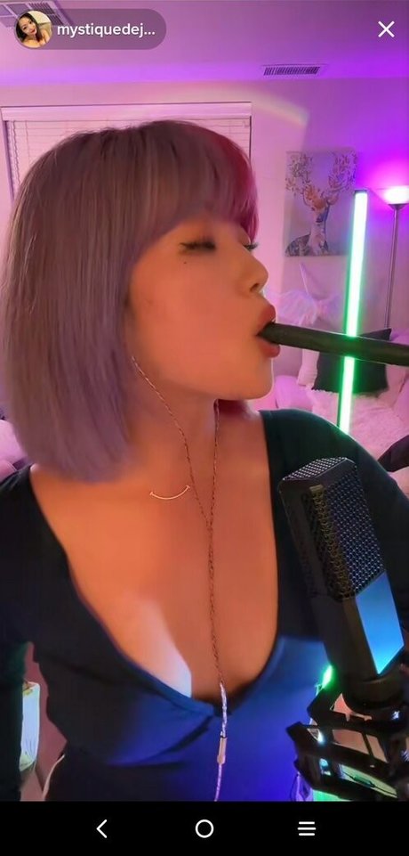 Mystiquede  depiction