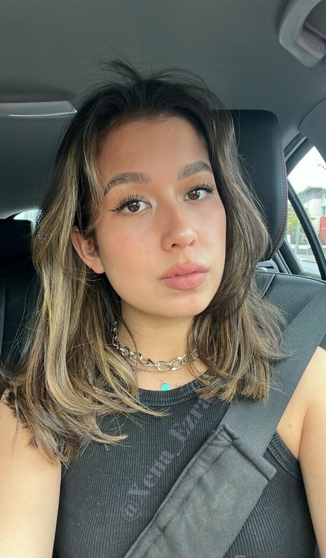 xena ezra onlyfans leams