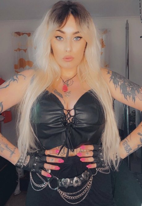 Heavymetalvixen onlyfans naked leaks