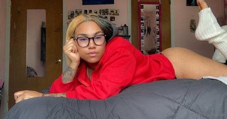 xluckyme  self-portrait